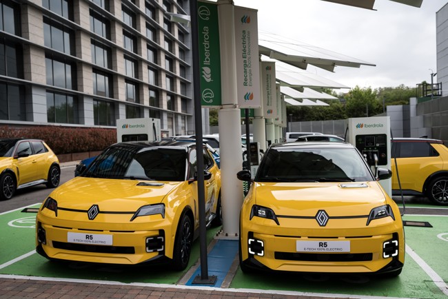 Renault Group mantiene sus ventas estables hasta junio y sube al 52% el peso de electrificados en Europa