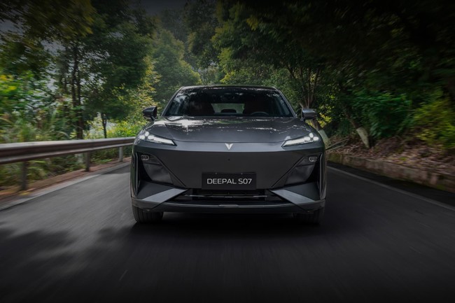 Changan renueva el Deepal S07 con carga rápida de hasta 200 kW, más potencia y suspensión mejorada