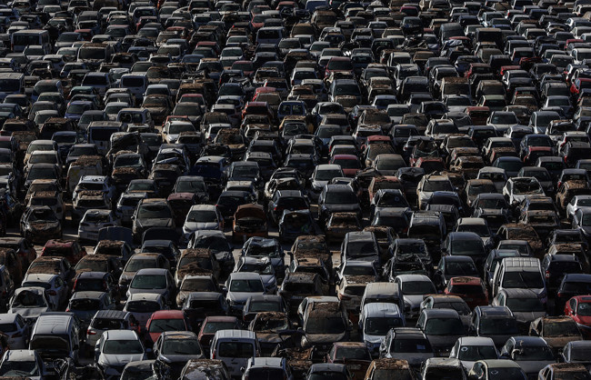 VÍDEO: La UE aplica desde hoy las reglas para que los coches tengan un 25% de plástico reciclado en 10 años