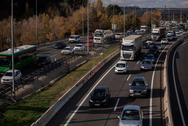 Las grandes ciudades ingresaron un 22,7% más de lo presupuestado en 2025 por multas de tráfico