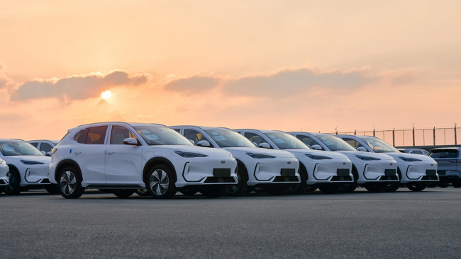 Grupo Geely gana 1.162 millones de euros en el primer semestre del año, un 2% menos
