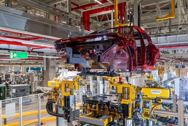 BMW produce el iX3 número 50.000 en su fábrica de Hungría, el primer modelo de la Neue Klasse