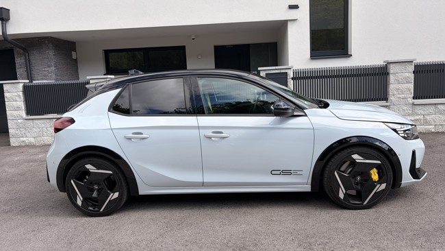 Opel recupera el Corsa deportivo con el GSE eléctrico de 281 CV, que llega desde 39.990 euros a España