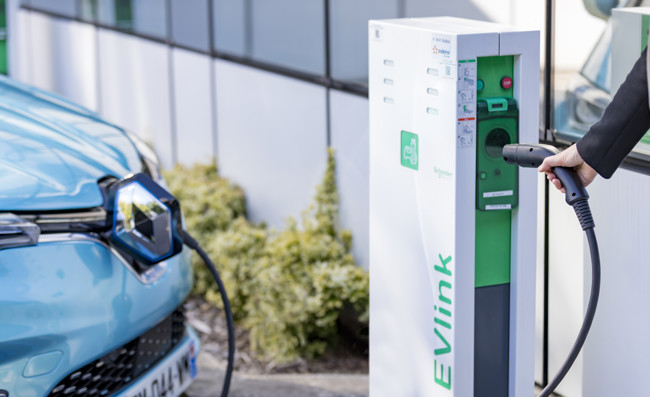 El tiempo máximo aceptable de recarga para los conductores de coches eléctricos es de 24 minutos