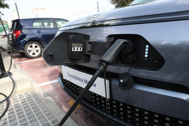 Los europeos apoyan todas las opciones de propulsión para sus coches ante las restricciones de la UE