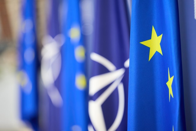 La UE pide a China limitar exportaciones de híbridos para evitar una guerra comercial, según el 'FT'
