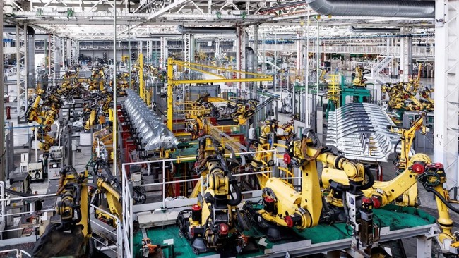 Renault cerrará este viernes en Valladolid para adaptar la producción al mercado