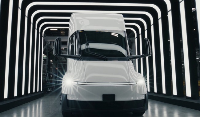 Tesla arranca la producción a gran escala de su camión eléctrico Semi, que llegará a Europa en 2027