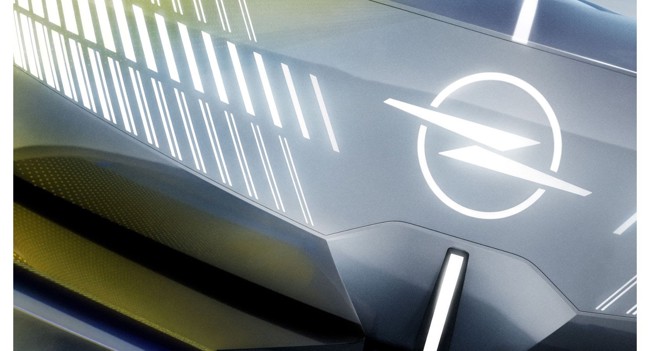 Opel revela las primeras imágenes del STX Concept, su nuevo 'concept car' para la movilidad del futuro