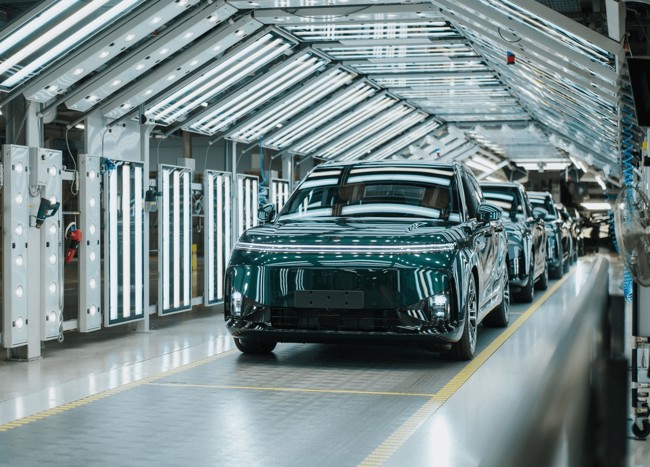 Xpeng inicia en Austria la producción del G9L, que llegará al Salón de París para su estreno mundial
