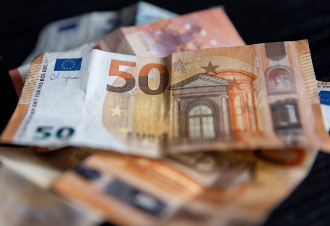 Consumo multa con 750.000 euros la rifa de un coche de lujo de un youtuber residente en Andorra