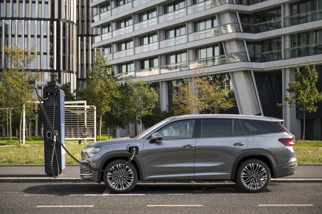 Skoda amplia la gama del Kodiaq con un nuevo acabado y una nueva versión híbrida enchufable de 200 kW