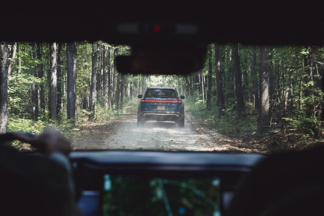 Rivian sube un 5% en Bolsa tras recortar pérdidas en el tercer trimestre y elevar previsiones para 2026